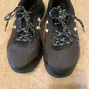 Size 8 black and white CHARGED Women’s game sneakers.